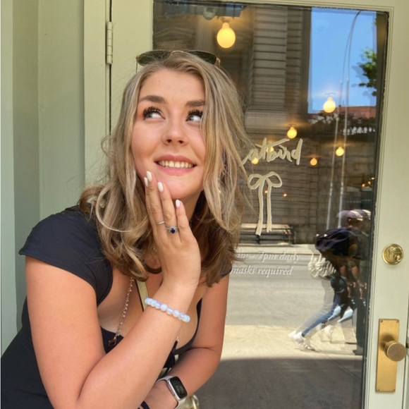 Meet your Posher, Sarah - Picture 1 of 4